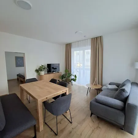 アパート And Stylish With 2 Bedrooms And Free Parking