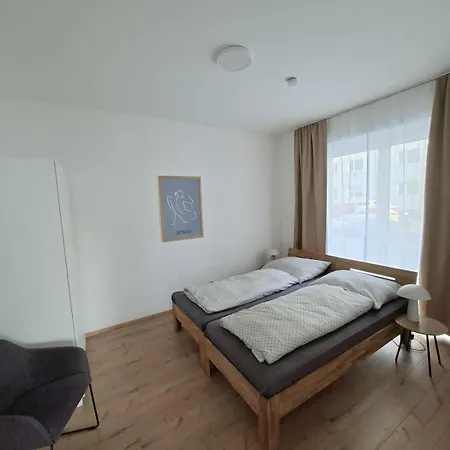 And Stylish With 2 Bedrooms And Free Parking アパート