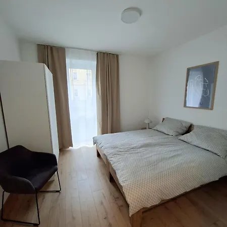 アパート And Stylish With 2 Bedrooms And Free Parking